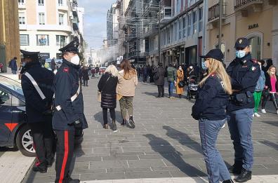 Bari, mascherine e assembramenti: intensificati i controlli in città 