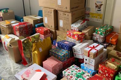 Bari, ecco le «scatole gentili natalizie» donate dai cittadini alle persone in difficoltà
