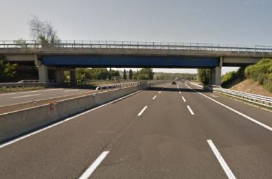Barletta, tenta suicidio lanciandosi dal ponte A14: 42enne salvato dalla Polizia