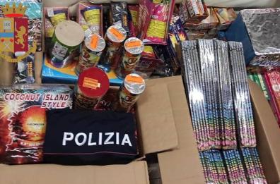 Taranto,  quasi cento chili di botti illegali nascosti in furgone: denunciato 43enne