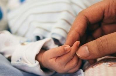 Foggia, neonata  positiva al Covid operata: sta a casa e si è negativizzata