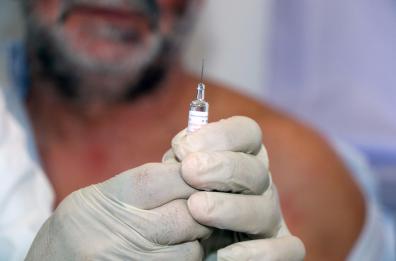 Vaccini, anche in Puglia agli under 60 solo Pfizer e Moderna