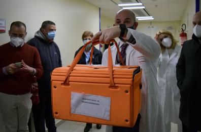 Puglia, vaccini anti Covid: ad aprile prevista consegna di 550 mila dosi 