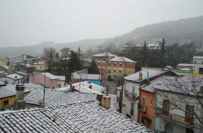 Maltempo, prima neve sul Gargano: allarme gelo per verdure ed ortaggi
