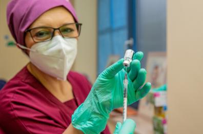 Puglia, carenza vaccini anti Covid: «Poche dosi a disposizione dei medici, campagna a rischio»