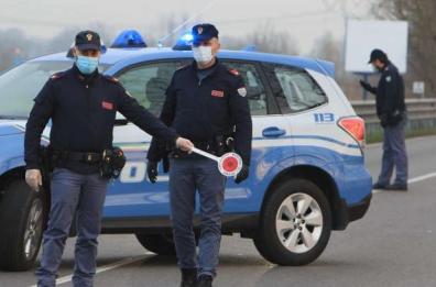 Assalto fallito a portavalori con chiodi e ruspe su A14 tra Bitonto e Molfetta. Brindisi, rapinato blindato davanti Ufficio postale