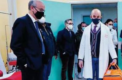 L’affondo di Lopalco sui medici scettici: «Se non si vaccinano non sono degni». Altre dosi vaccino in Puglia entro fine anno