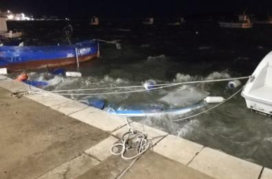 Scirocco, danni e disagi a Porto Cesareo: «Rivissuto incubo mareggiata 2019»