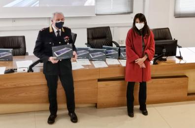 Bari, al Comando di polizia locale consegnati 100 tablet per la dad alle famiglie bisognose
