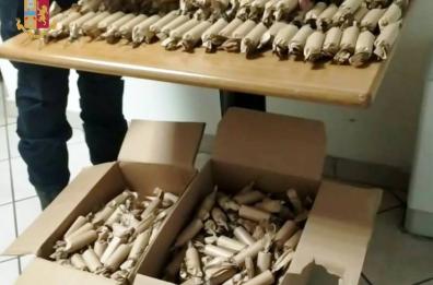 Taranto,  sequestrati 33 kg di «bombe carta» pronte all'uso: arrestata  39enne