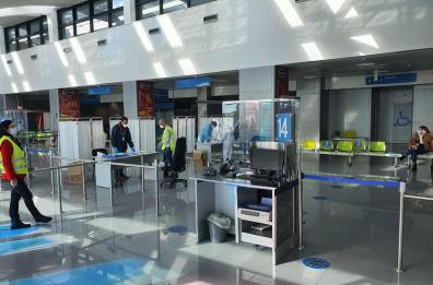 Brindisi, passeggero aereo proveniente da Gb positivo al Covid: tampone sarà analizzato