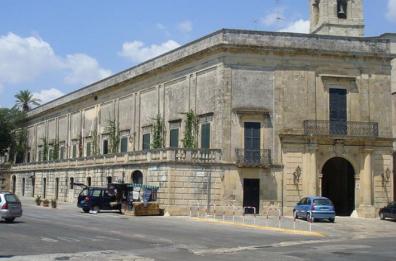 Poggiardo, si dimettono sette consiglieri comunali, decade il sindaco