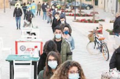 Aradeo, in fila per trovare midollo da trapiantare a papà di due bimbi. Si mobilita anche Emma