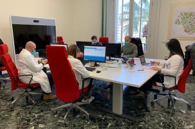 Bari, nella «control room» dove si sconfigge il Covid