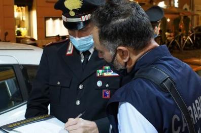 Brindisi, maxi party in casa: tra gli invitati un positivo. Multe e tamponi per 20 persone