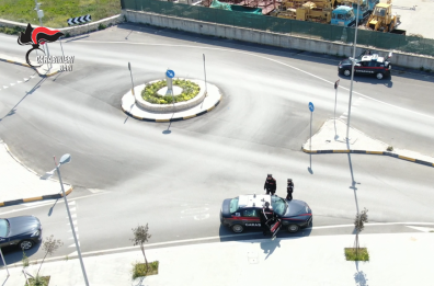 Molfetta, rubano 700 euro di trucchi in un centro commerciale: 2 arresti