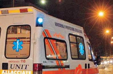 Lecce, bimbo ingoia nocciolina che finisce nei bronchi: operato d'urgenza al «Fazzi». È salvo