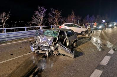 Frontale fra due auto nel Potentino, 2 feriti, uno in ospedale in codice rosso