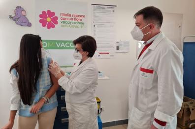 Coronavirus, oltre 16.500 vaccinati nel Barese, quasi completata somministrazione a personale 118