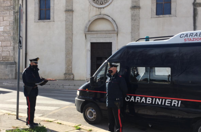 Controlli a Mola: denunciato uomo positivo al Covid, «Ero uscito a passeggiare»