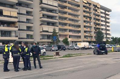 Ceglie del Campo, vigile investito da uomo pizzicato mentre buttava spazzatura fuori orario: è grave