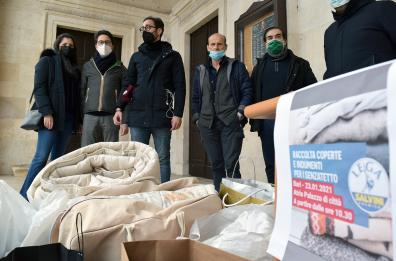 Bari,  la Lega raccoglie coperte e indumenti per i senza tetto
