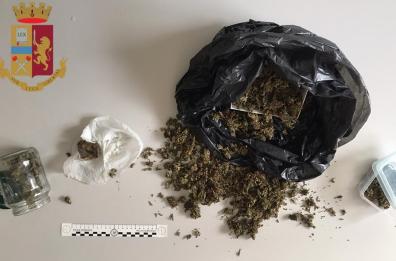 Grottaglie, nasconde a casa  e nell'officina hashish e marijuana: 40enne arrestato 