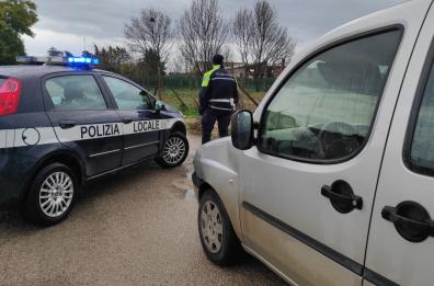 Foggia, provoca incidente e fugge senza soccorrere feriti: «pirata» della strada rintracciato dalla Polizia locale 