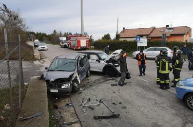 Due auto si scontrano sulla Potenza-Avigliano: un ferito in ospedale