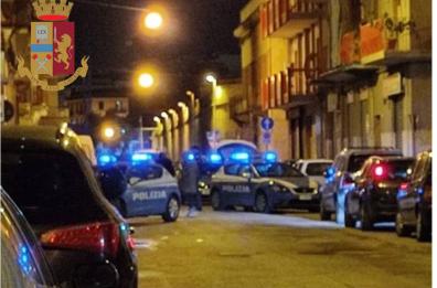 Taranto, coppia ruba in un market e investe un dipendente: fermati