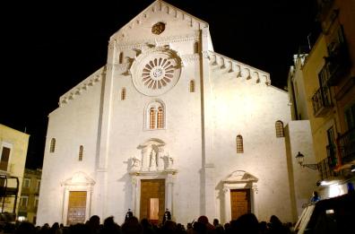Bari, l'appello della parrocchia di San Sabino: «Servono alimenti per i bisognosi»