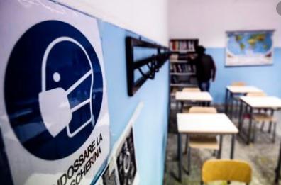 Covid, in scuole superiori presente uno studente su 4. Docenti: no a didattica «mista»