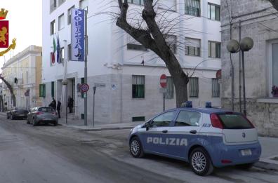 Matera, picchia moglie e figli e li minaccia con pistola: arrestato 54enne tunisino 