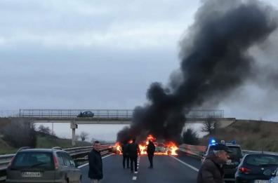 Tentato assalto a portavalori tra Candela e Foggia: spari, mezzo in fiamme