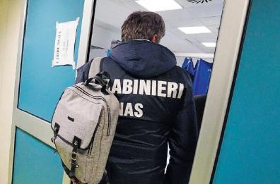 Bari, cercavano i furbetti dei vaccini e finiscono accusati di truffa