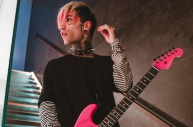 «Coca e Whisky», il pop-punk di GionnyScandal aiuta a non avere paura dell'abbandono
