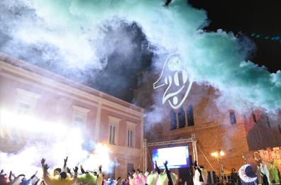Mascherine in maschera, Corato prova a sorridere con una gara di fantasia