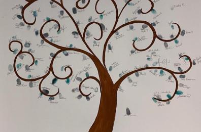 Altamura, nell'ospedale nasce l'Albero della Vita, impronte e firme degli operatori sanitari