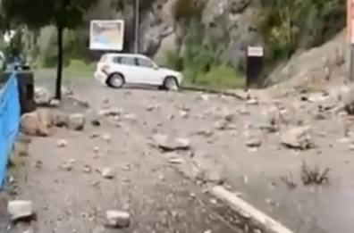 Costiera Amalfitana, frana tra Salerno e Vietri sul Mare