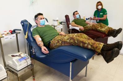 Lecce, militari del Cavalleggeri di Lodi donano sangue al «Vito Fazzi»