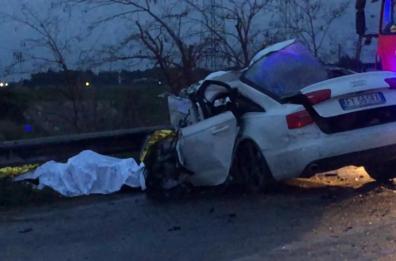 Auto contro tir sulla Tangenziale di Foggia: 2 giovani morti nello schianto 