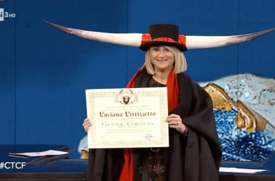 Luciana Littizzetto è la "gran cornuta del 2021": il riconoscimento del Carnevale di Putignano