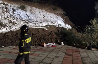 Ruoti, frana dopo maltempo vicina alle abitazioni: zona evacuata