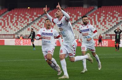Bari calcio, scoppia la Cianci-mania dopo il gol d'esordio del bomber: il video del tripudio diventa virale 