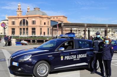Bari, aggredì due agenti della Locale che volevano multarlo: 50enne barese condannato