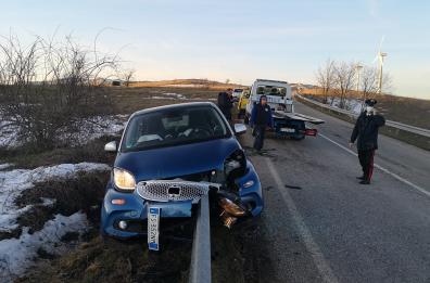 Potenza, guardrail squarcia auto: conducente salvo per miracolo