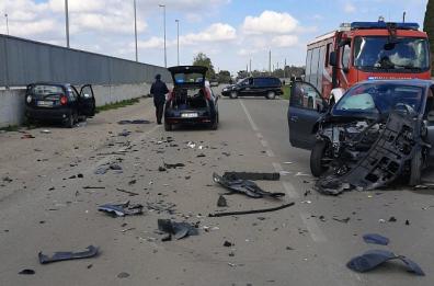 Carmiano, scontro tra due auto sulla via per Copertino: muore 70enne di Leverano