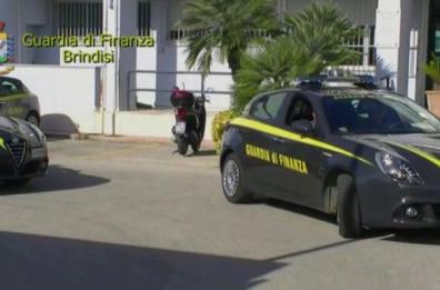 Brindisi, truffava clienti e intascava i loro risarcimenti: ai domiciliari avvocato. Nei guai anche la madre