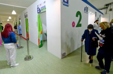 Covid in Puglia, 343 nuovi contagi e altri 17 morti: tasso di positività all'8,2%. Variante inglese al 38%. 70mila i vaccinati 