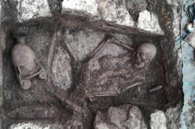 Bitonto, spunta antico sepolcro: scheletro di una donna, forse del VI-III secolo a.C.